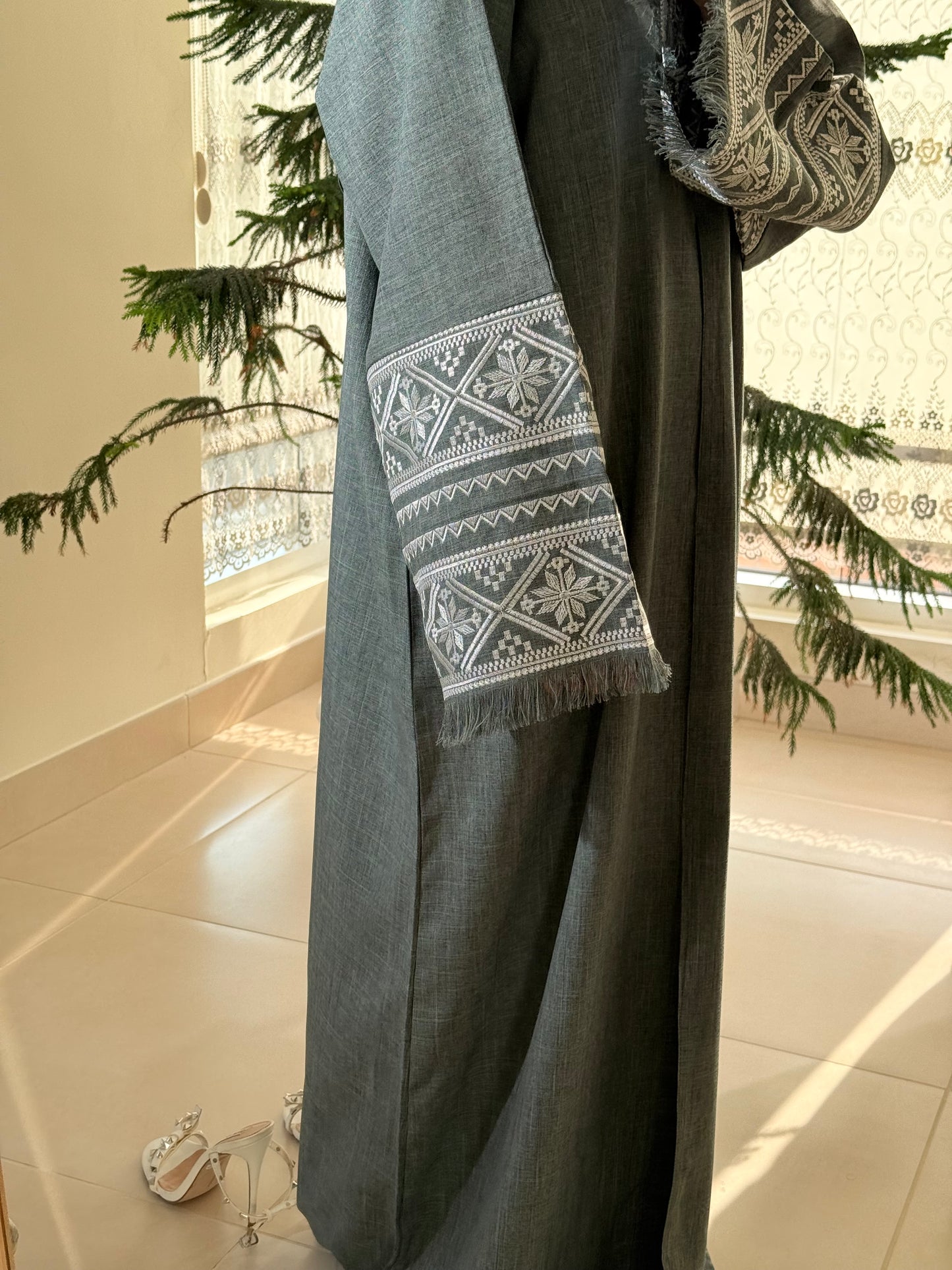 Zafa Grey Linen Abaya
