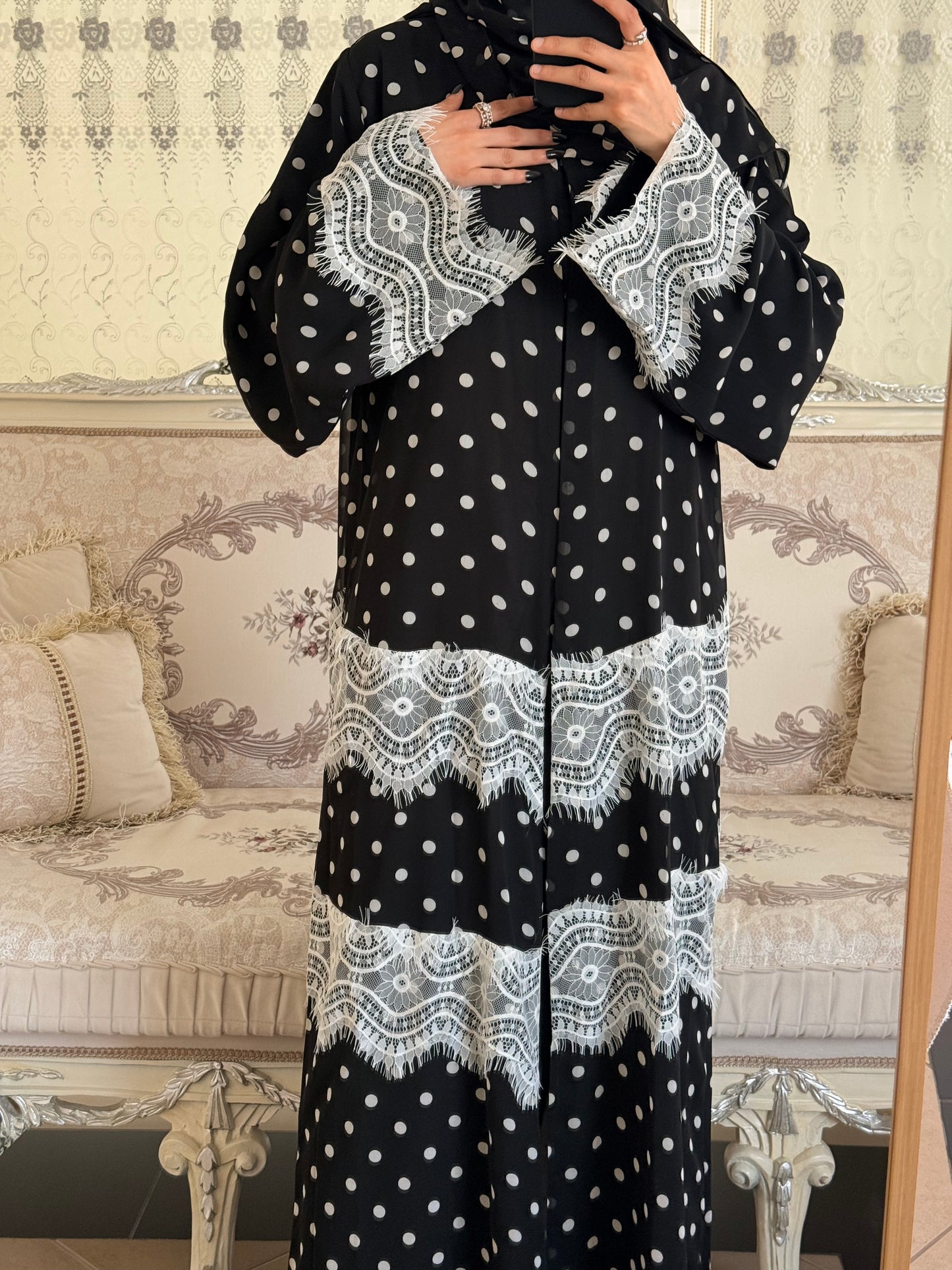 New ‘Polka Dot’ Trending Dubai Abaya