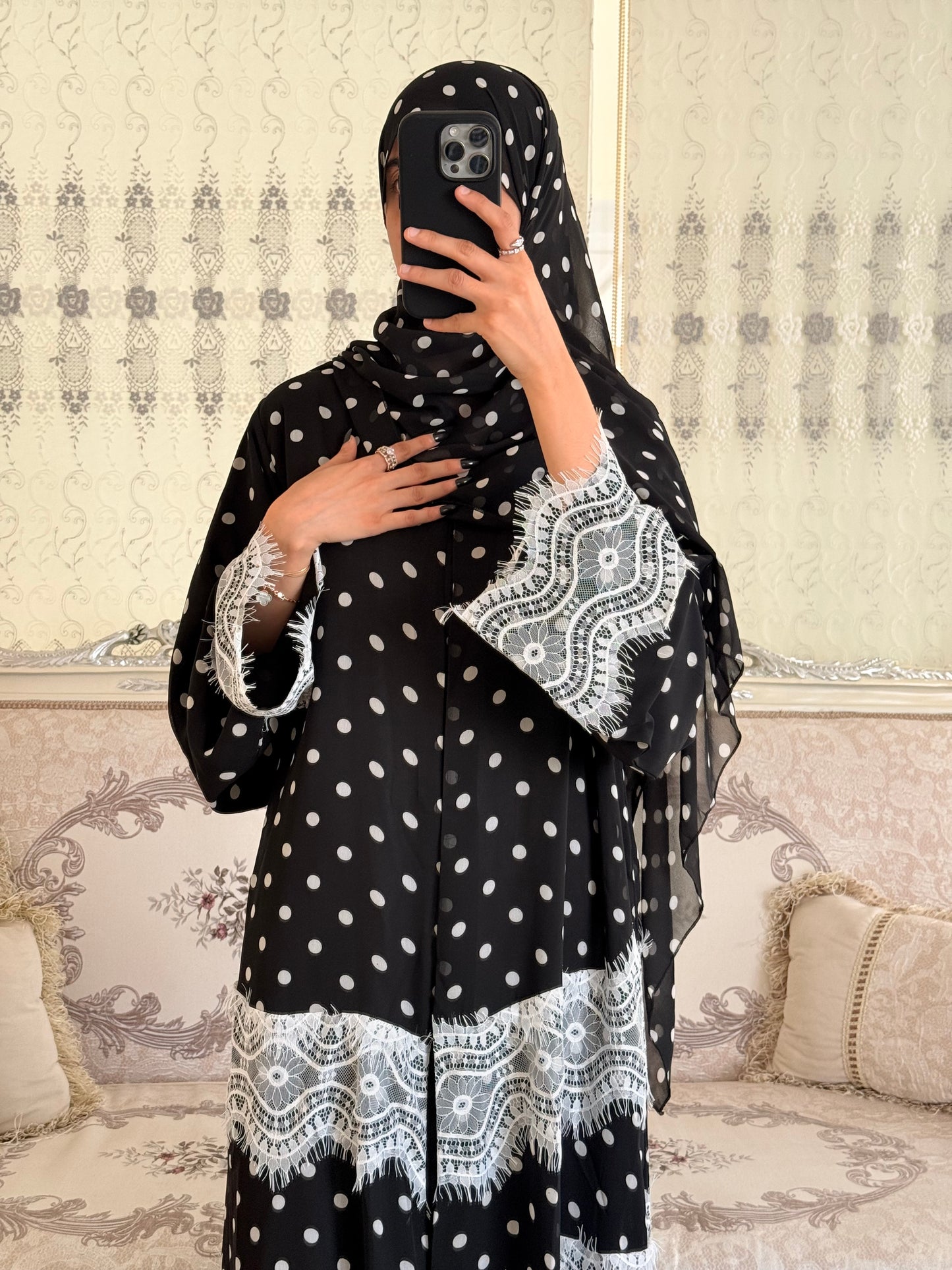 New ‘Polka Dot’ Trending Dubai Abaya