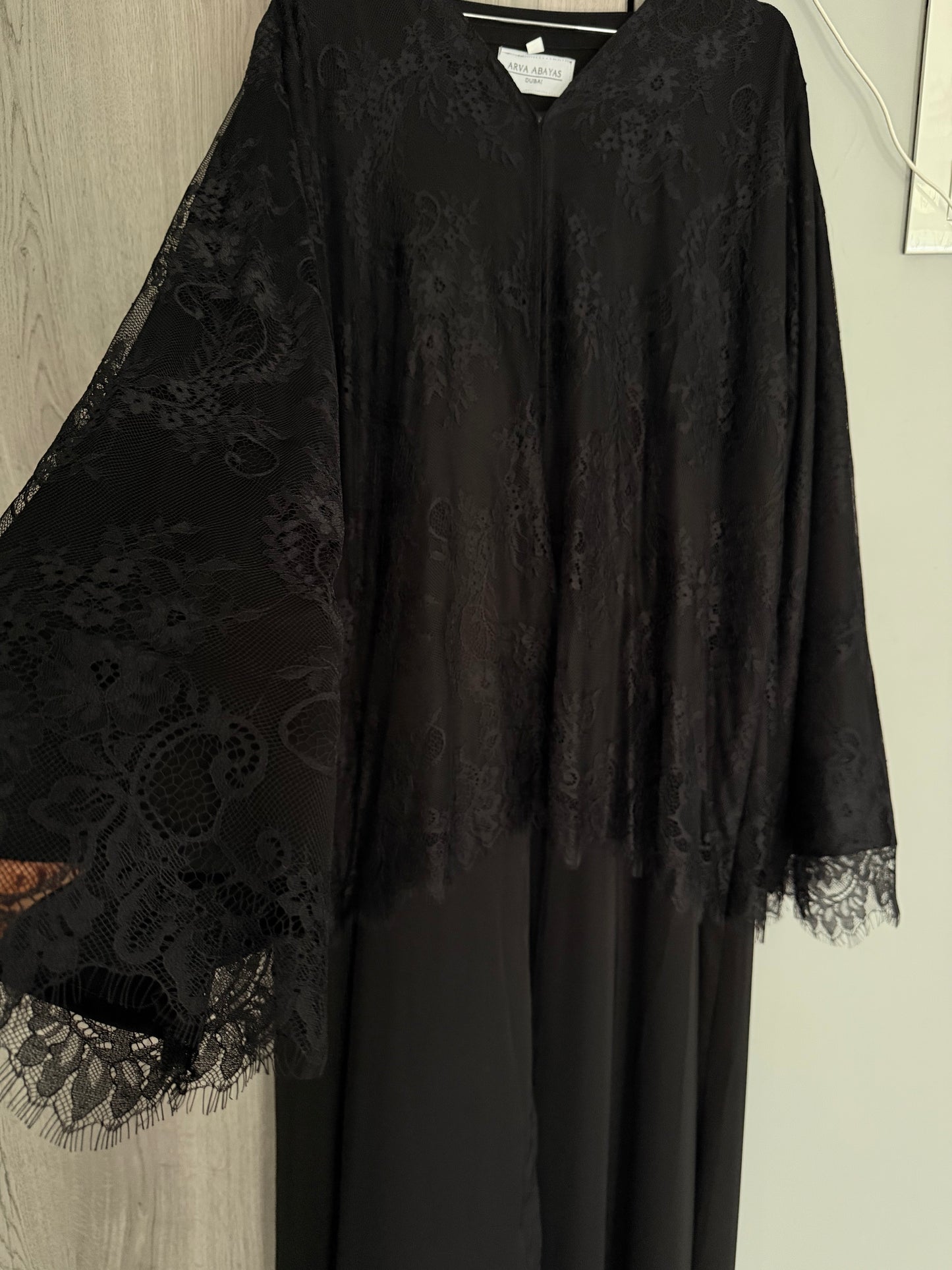 ‘Farha’ Luxury Daantel Abaya