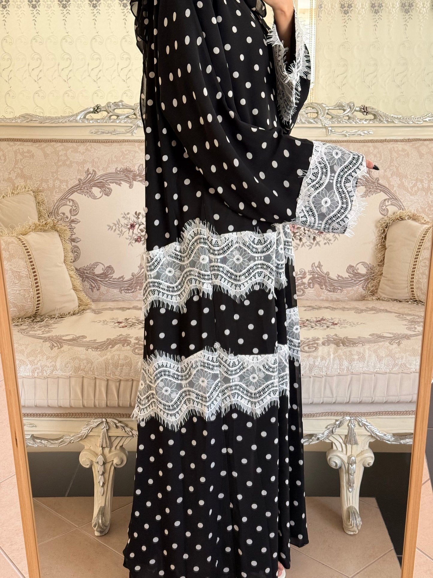 New ‘Polka Dot’ Trending Dubai Abaya