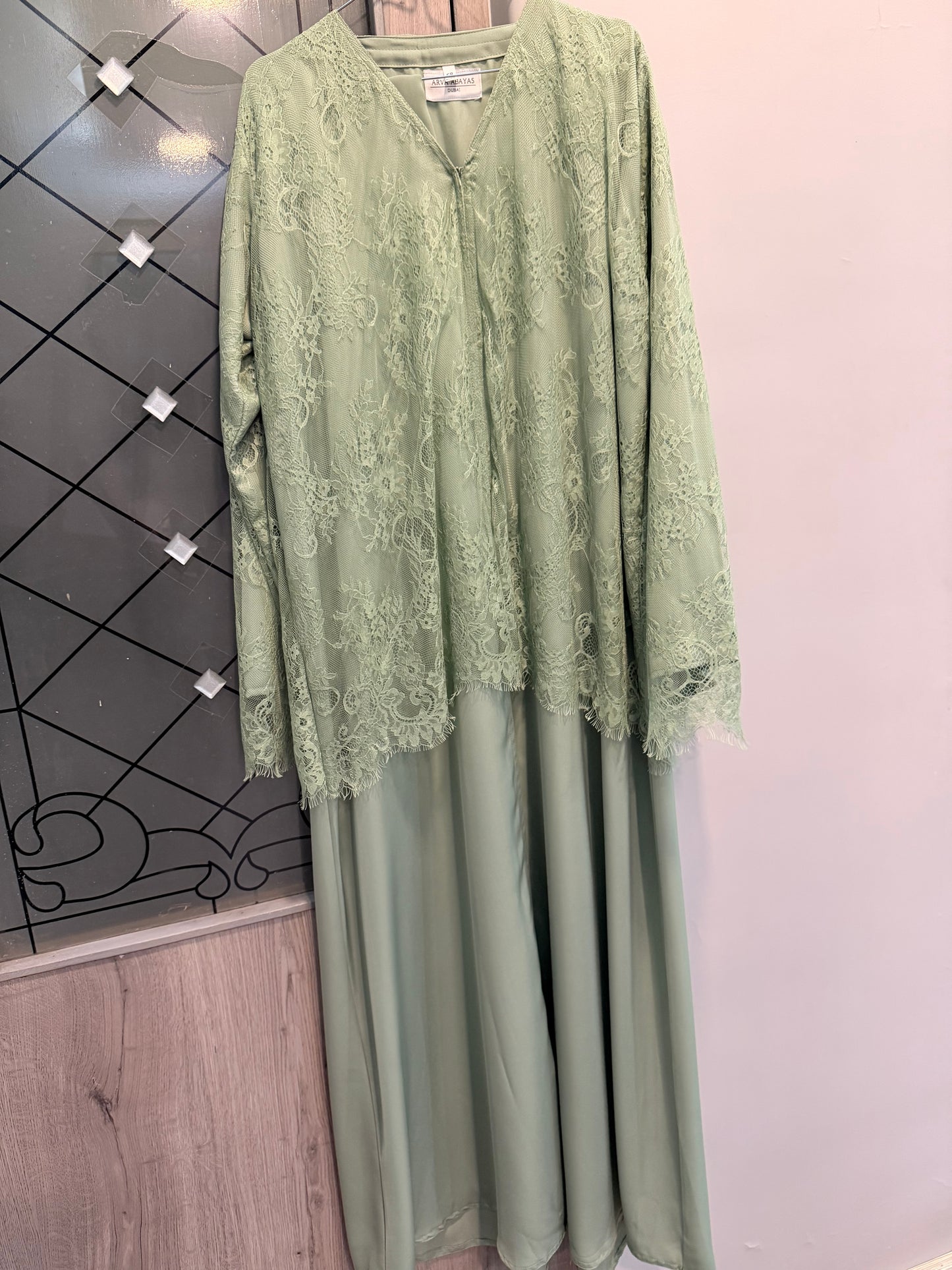 ‘Farha’ Luxury Daantel Abaya